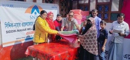 Distributing warm clothes